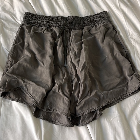 Lululemon Bundle - Picture 15 of 15